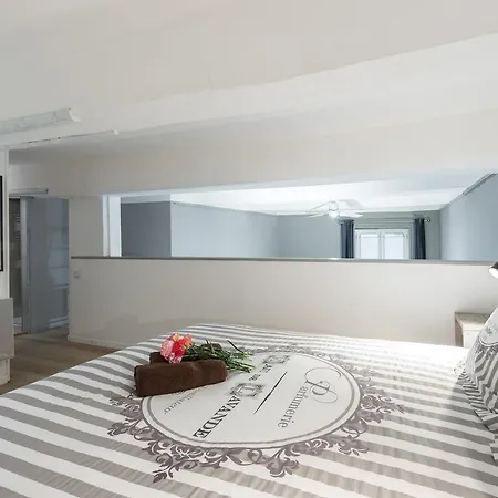 Place Vieille - Duplex, Type Loft, 8 Personnes, Calme, Vieux-nice *
