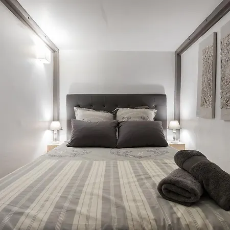 Place Vieille - Duplex, Type Loft, 8 Personnes, Calme, Vieux-nice *