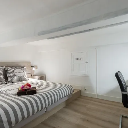 Place Vieille - Duplex, Type Loft, 8 Personnes, Calme, Vieux-nice Apartamento *